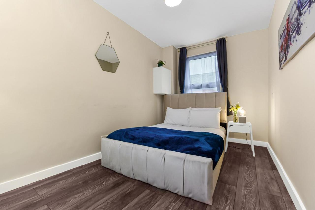 Family Friendly, Zone 2, 2 Beds, Overground Лондон Экстерьер фото