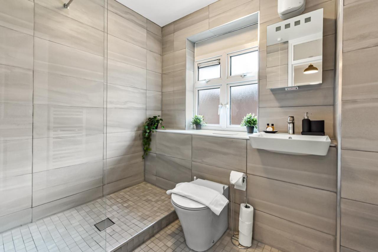 Family Friendly, Zone 2, 2 Beds, Overground Лондон Экстерьер фото
