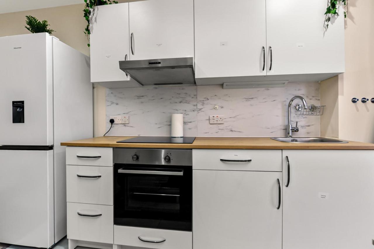 Family Friendly, Zone 2, 2 Beds, Overground Лондон Экстерьер фото
