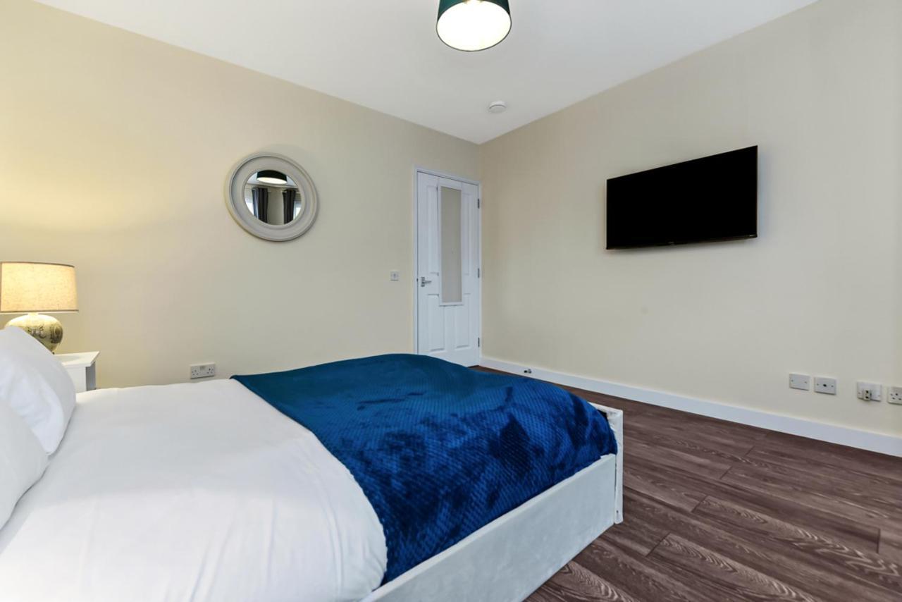Family Friendly, Zone 2, 2 Beds, Overground Лондон Экстерьер фото